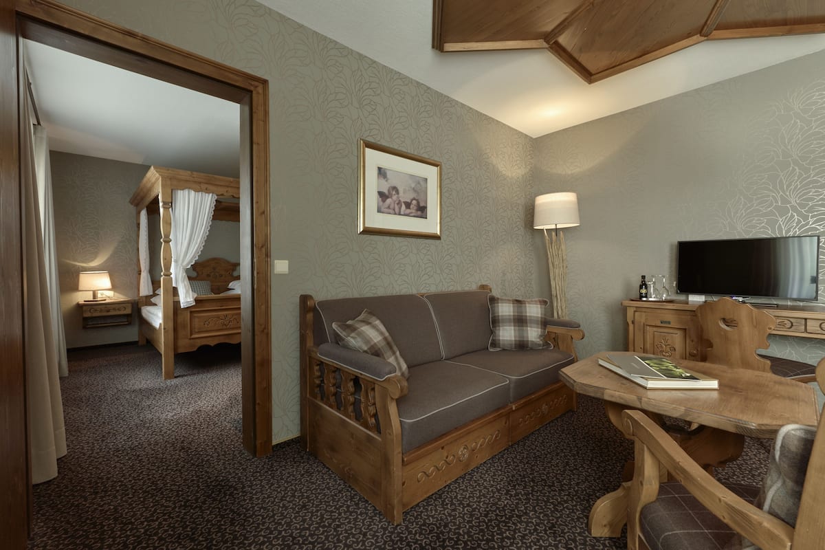 Suite (Naturliebe) | Couette en duvet d'oie, minibar, coffres-forts dans les chambres, bureau