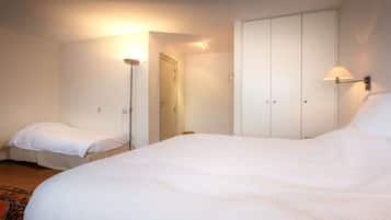 Deluxe Triple Room | In-room safe, desk, free WiFi