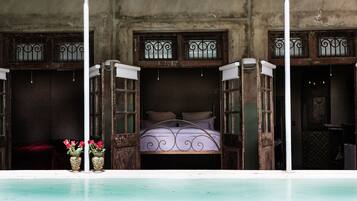 Chambre Lune de Miel, 1 trÚs grand lit, non-fumeurs, piscine privée (Bath House) | Literie de qualité supérieure, minibar, coffres-forts dans les chambres