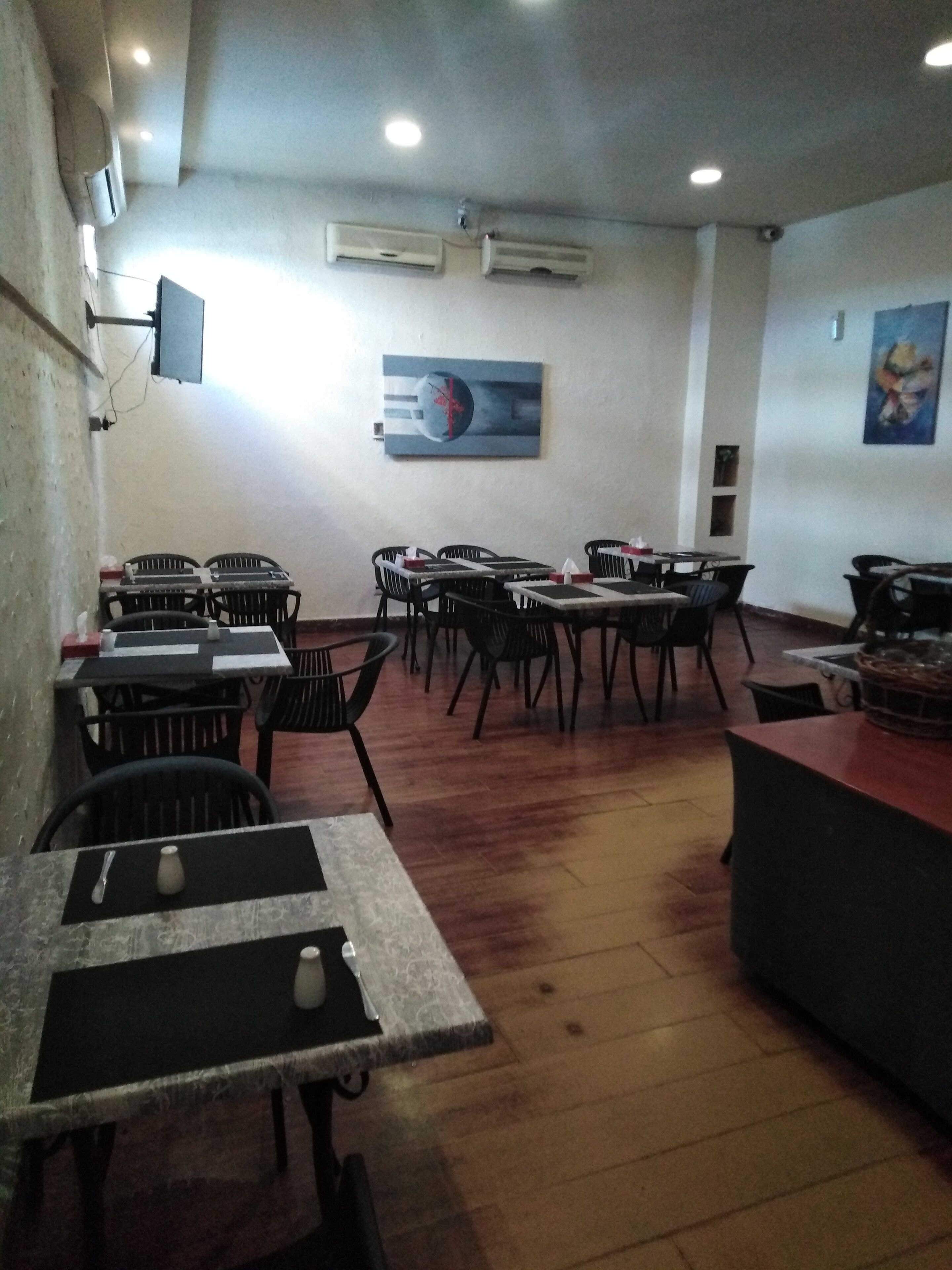 Photo - Le Marly Hotel