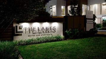 Façade de lâhĂ©bergement - soirĂ©e/nuit