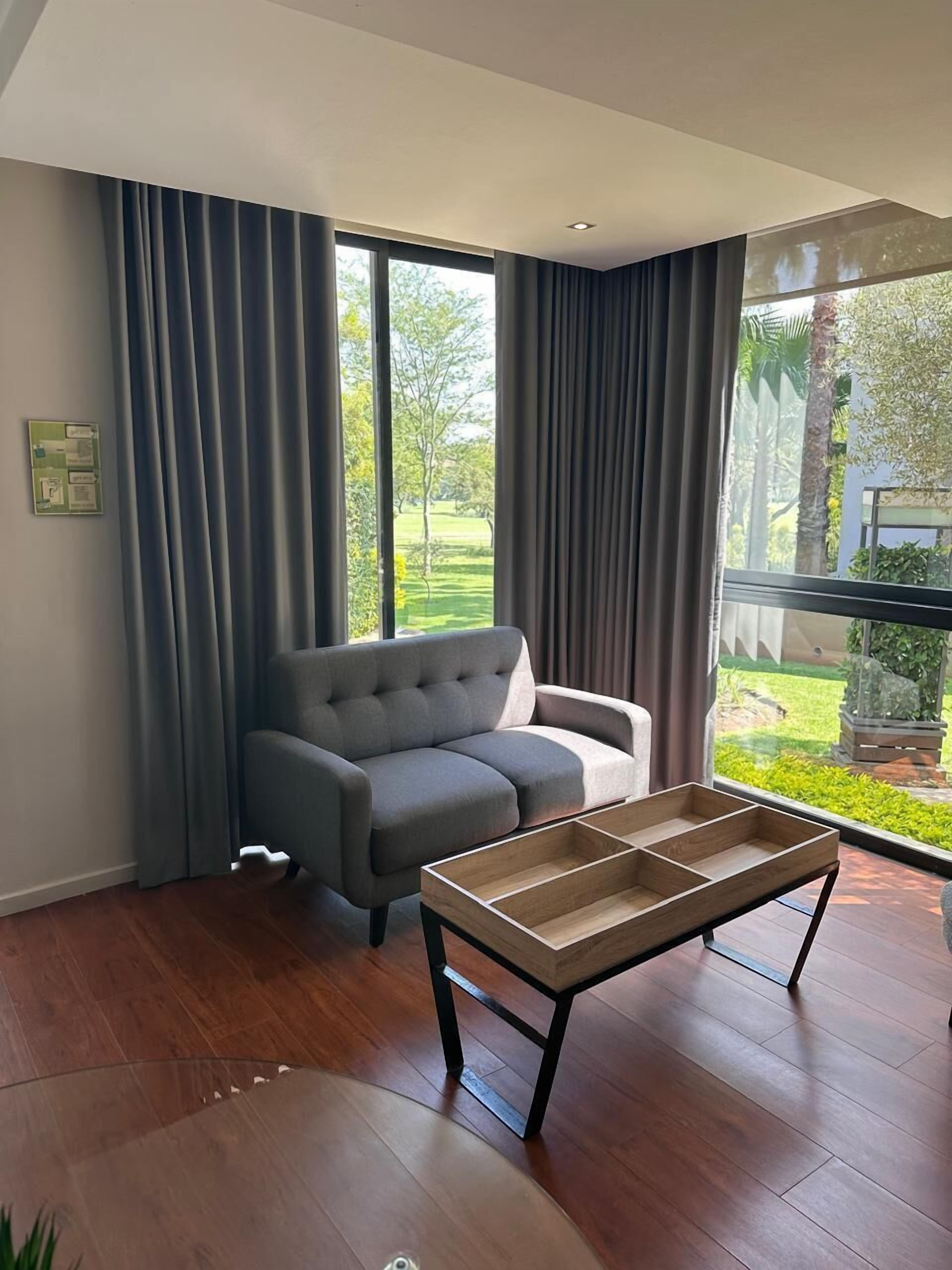 Apartment, 1 Schlafzimmer | Wohnbereich | 40-Zoll-Fernseher mit Satellitenempfang