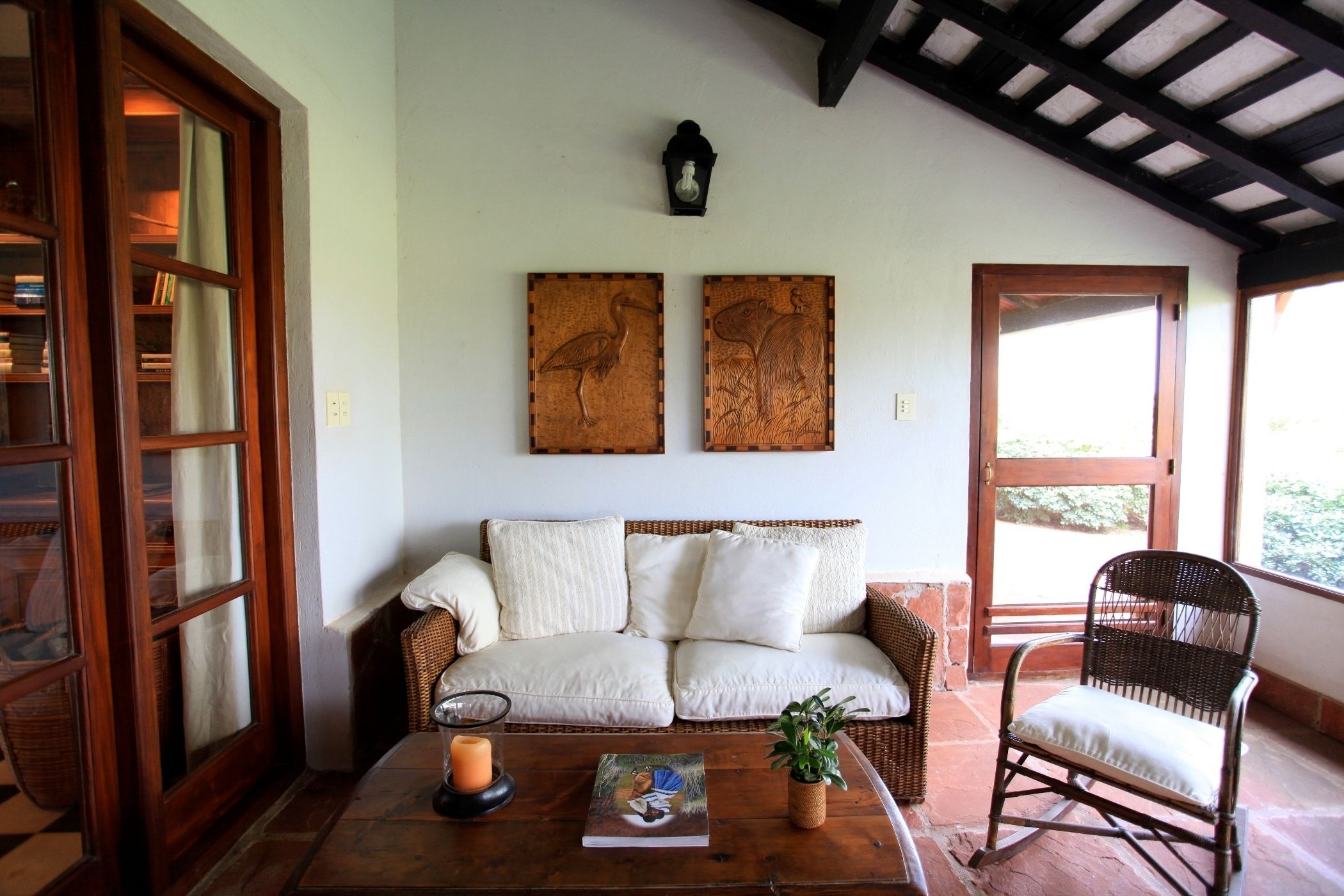 Área de estar no saguão