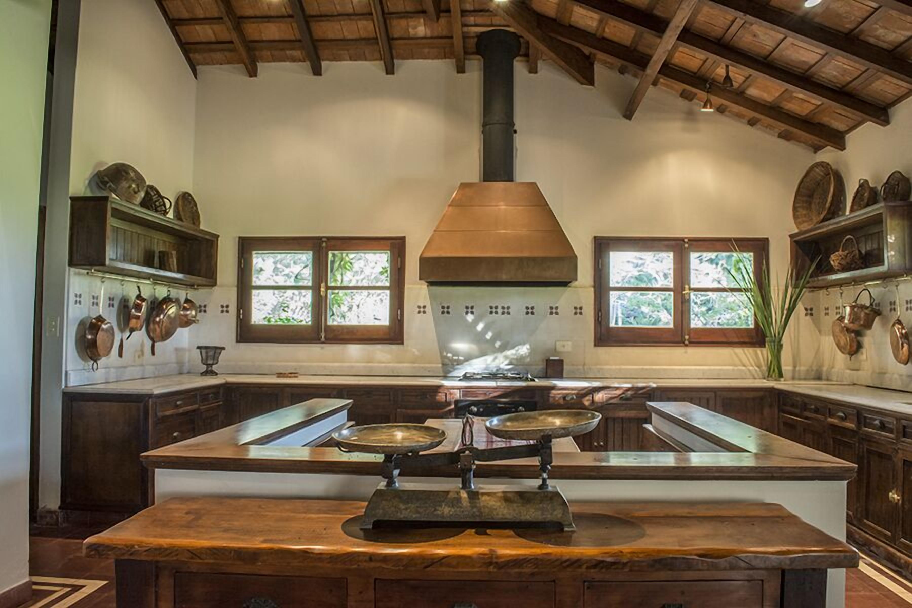 Premium House, Multiple Beds | Individually decorated, desk, blackout drapes, cribs/infant beds