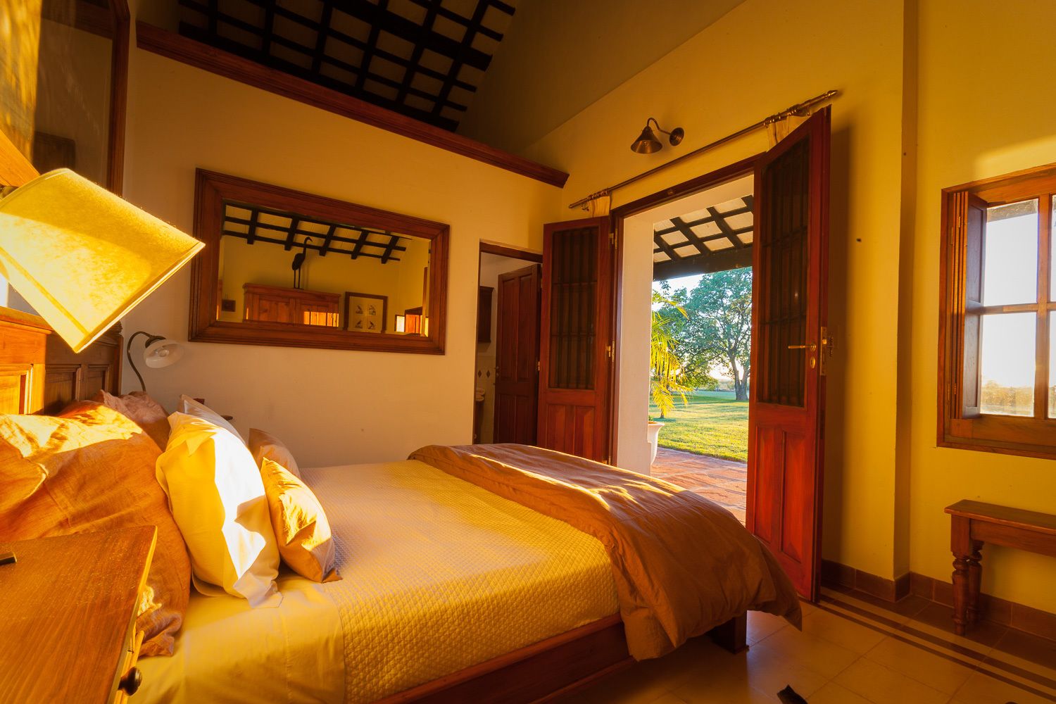 Chambre Familiale | Décoration personnalisée, bureau, rideaux occultants