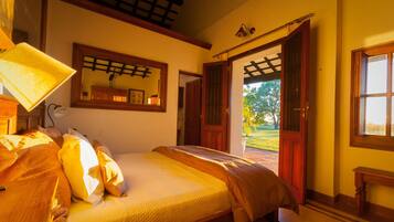 Decoración personalizada, escritorio, cortinas blackout y cunas