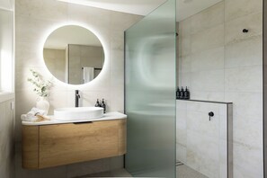 House | Bathroom | Separate tub and shower, deep soaking tub, rainfall showerhead - Hermitage Lodge (Pokolbin)