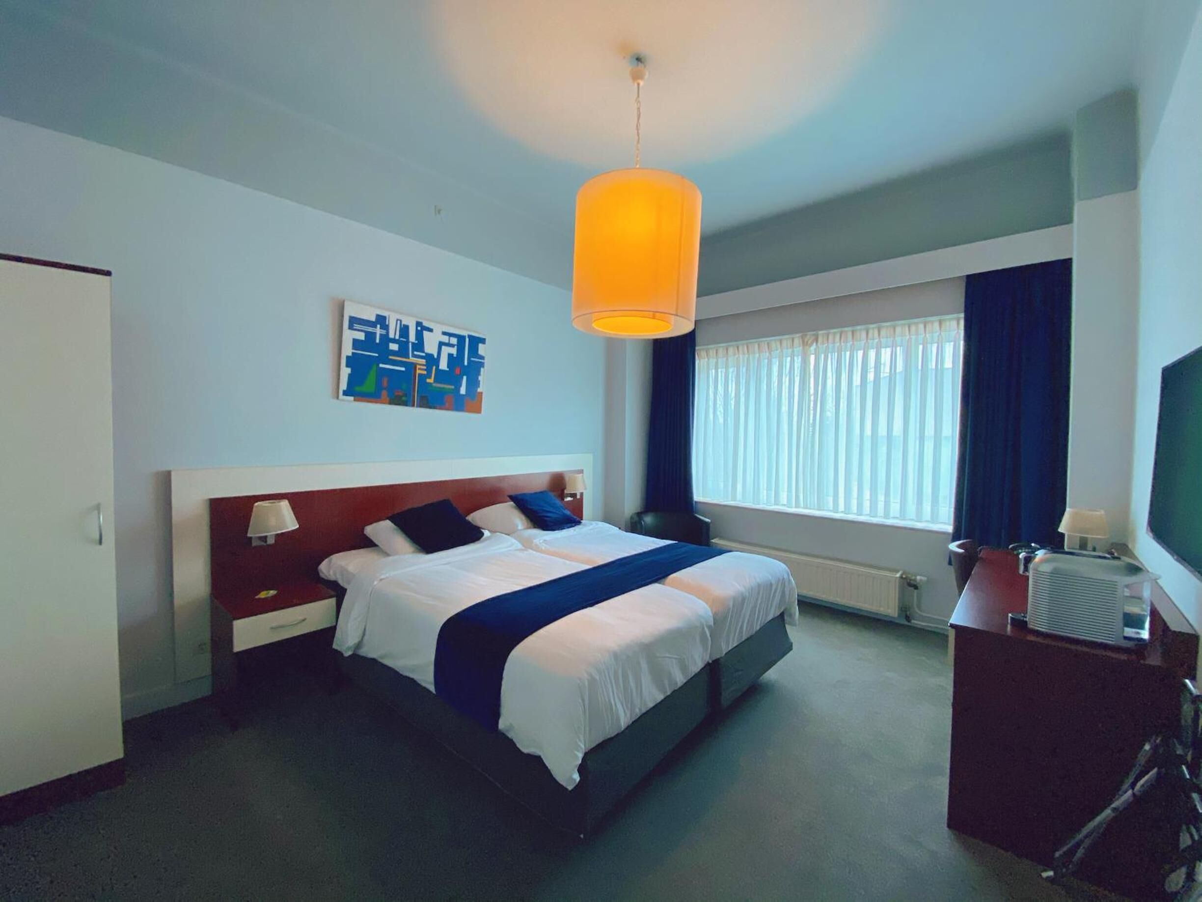 Pillowtop-bedden, een minibar, een kluis op de kamer, een bureau