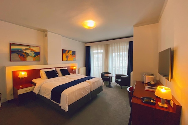 Pillowtop beds, minibar, in-room safe, desk