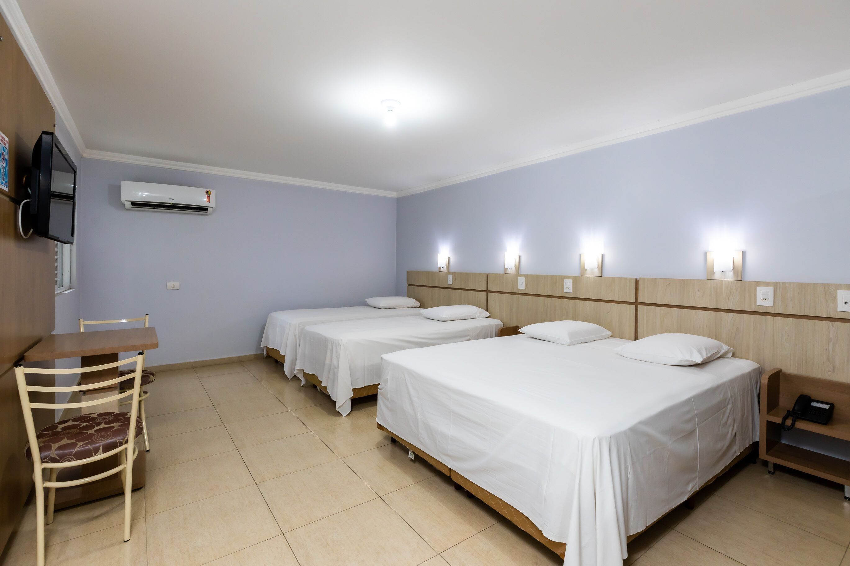 미니바, 객실 내 금고, 책상, 무료 WiFi