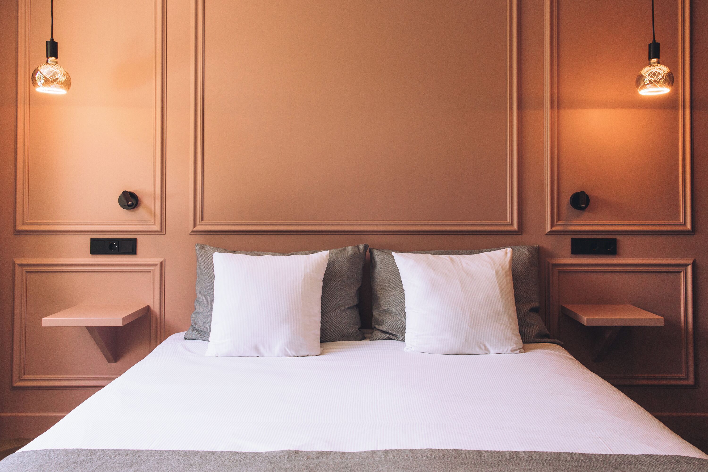 Signature Room | Pillowtop beds, in-room safe, desk, soundproofing