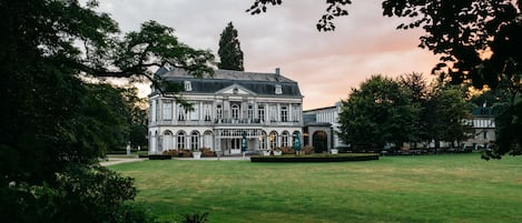 Façade de l’hébergement - soirée/nuit