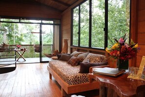 Deluxe Quadruple Room | Living area - Hamadryade Lodge (Misahualli)