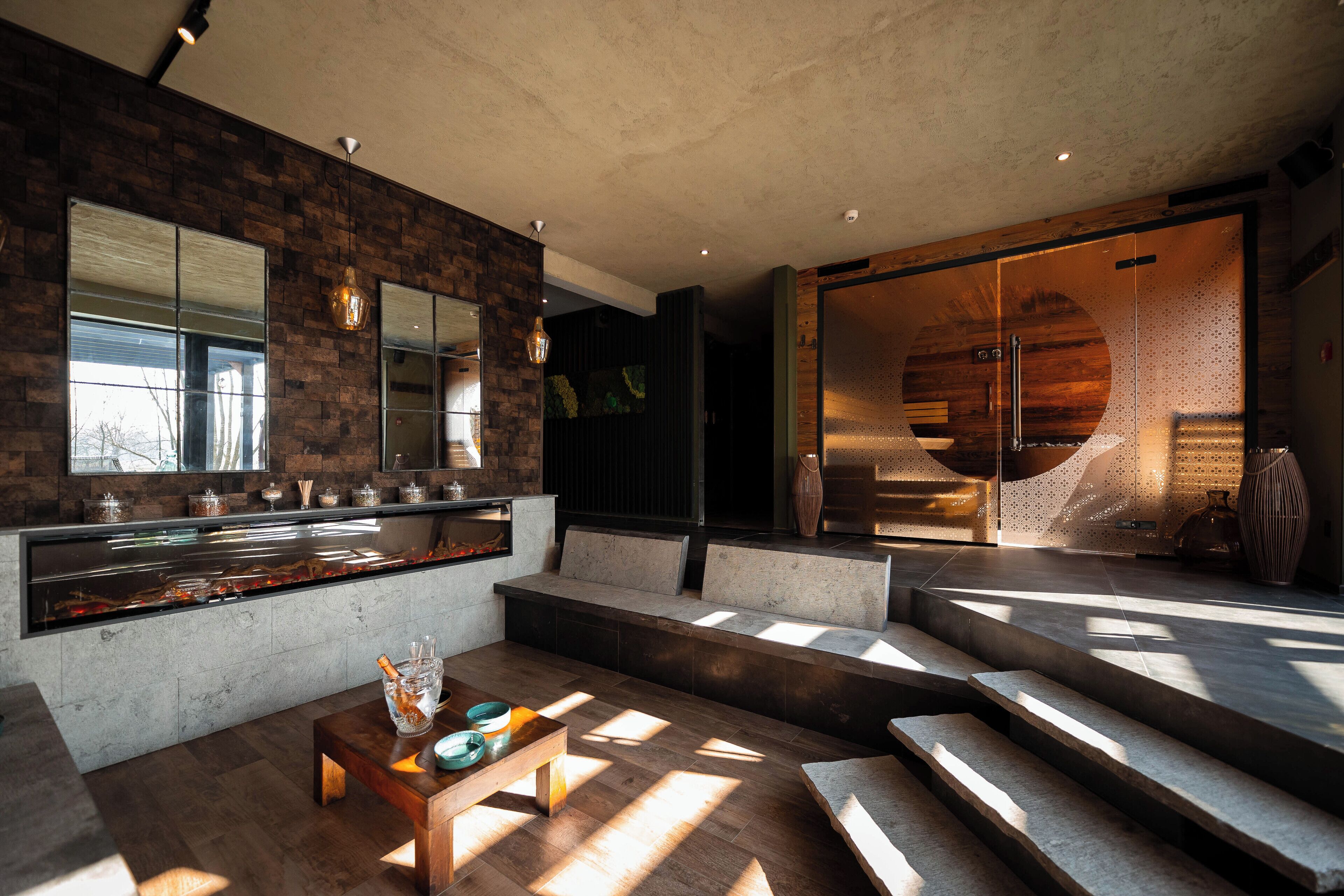 Couples treatment rooms, sauna, hot tub, steam room, Turkish bath