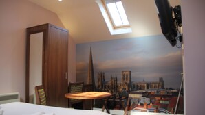 Superior Double Room | Bathroom | Free toiletries, hair dryer, towels - Georgian House (York)