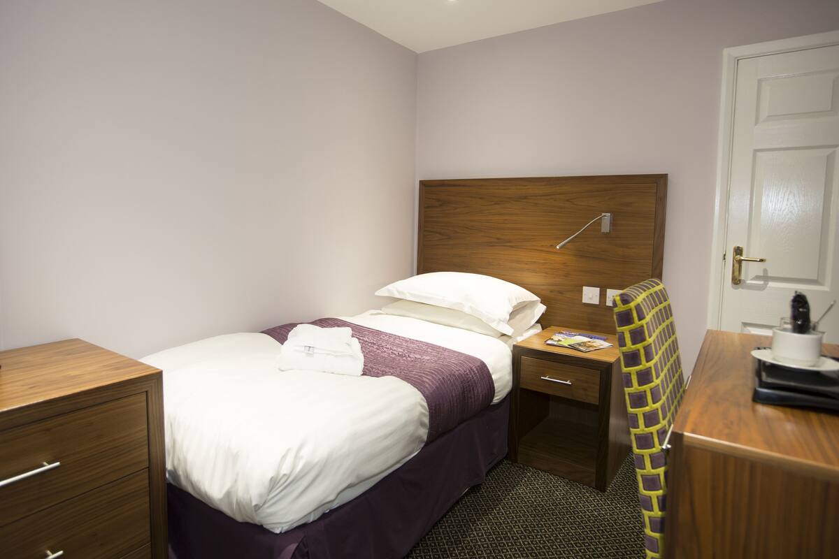 Free WiFi, individually decorated, individually furnished, bed sheets