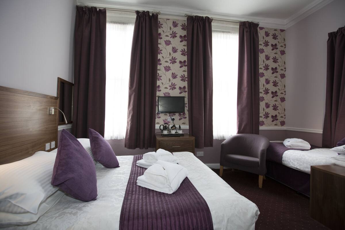 Free WiFi, individually decorated, individually furnished, bed sheets