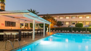 A swimming pool with lounge chairs and a bar area. - Pascal Paoli (Aregno)