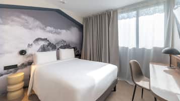 Standard Room, 1 Queen Bed | Premium bedding, desk, laptop workspace, blackout drapes