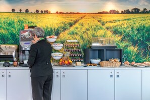 Buffet breakfast on weekdays (EUR 14 per person)