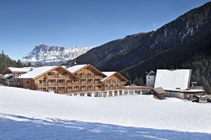 Front of property - TH Corvara - Greif Hotel (Corvara in Badia)