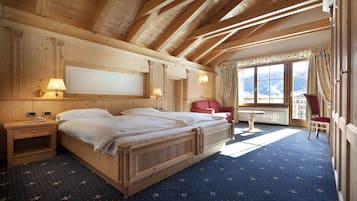 Minibar, Zimmersafe, Schreibtisch, Verdunkelungsvorhänge