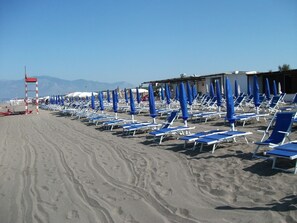 Beach nearby, sun loungers, beach umbrellas - BNS Hotel Francisco (Sessa Aurunca)