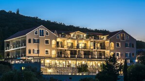 A large, multi-story hotel with balconies and outdoor seating areas. - Almyra Hotel (Kefalonia)