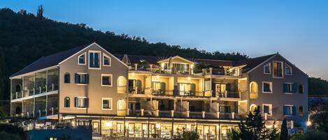 Façade de l’hébergement - soirée/nuit