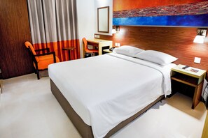 In-room safe, individually furnished, desk, laptop workspace