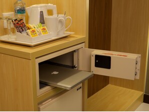 In-room safe, individually furnished, desk, laptop workspace