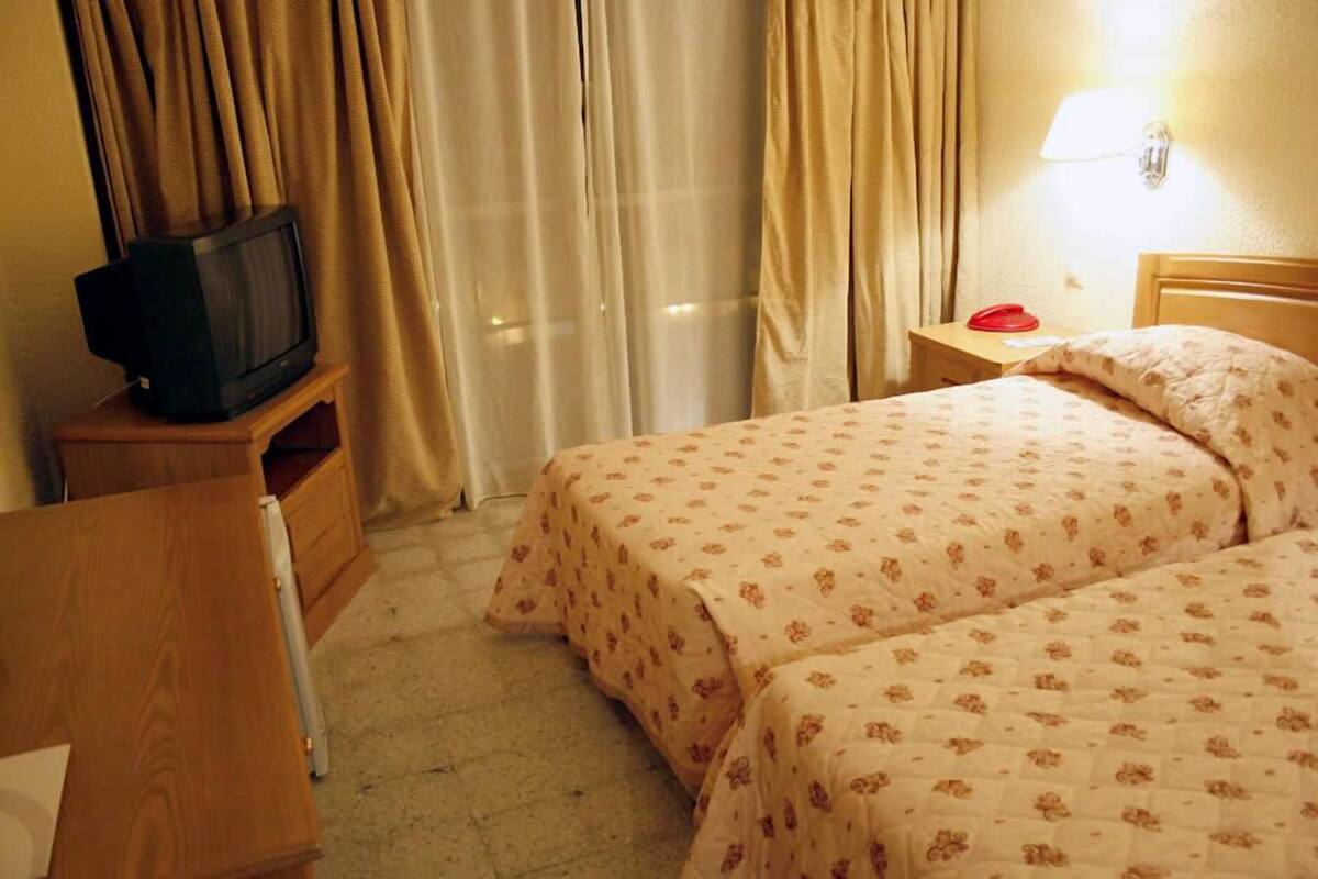 Premium bedding, minibar, desk, blackout drapes