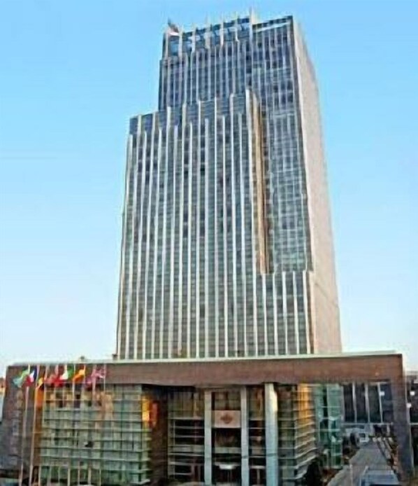 Front of property - Nanjing New Century Hotel (Nanjing)