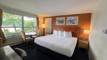Standard, 1 King-Bett, Flussblick | Hochwertige Bettwaren, Pillowtop-Betten, Schreibtisch