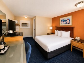 Standard Room, 1 Queen Bed | Premium bedding, pillowtop beds, desk, laptop workspace