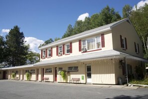 Exterior - Sunset Motor Inn (West Lebanon)