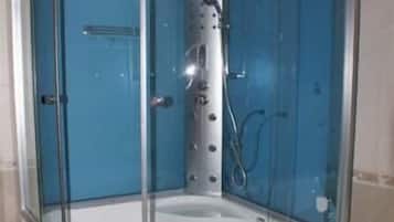 Deluxe Apartment, 3 Bedrooms | Bathroom shower