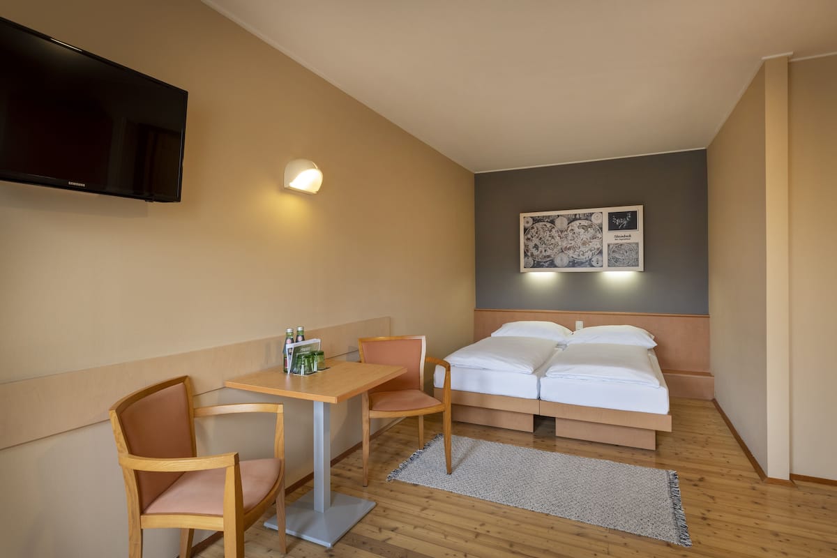 double room | 1 bedroom, in-room safe, individually decorated, desk