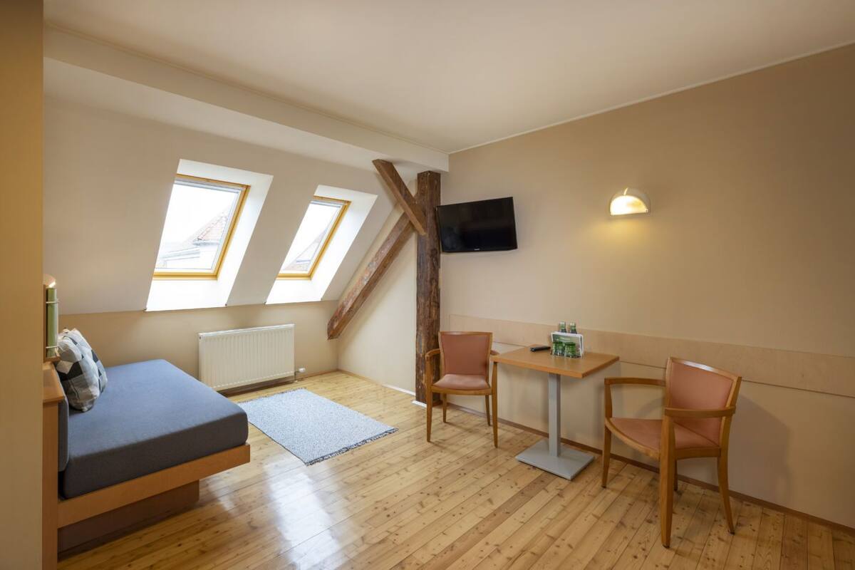 superior double room | 1 bedroom, in-room safe, individually decorated, desk