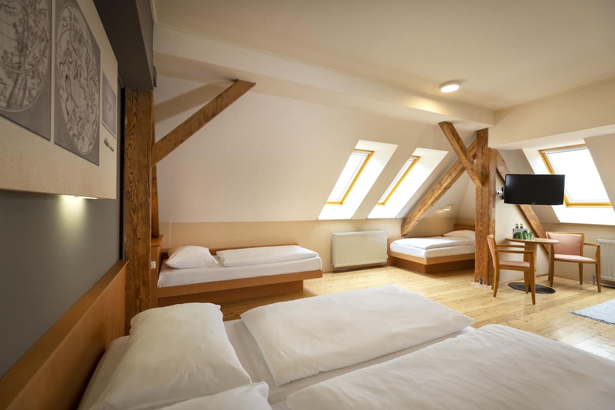 quadruple room | 1 bedroom, in-room safe, individually decorated, desk