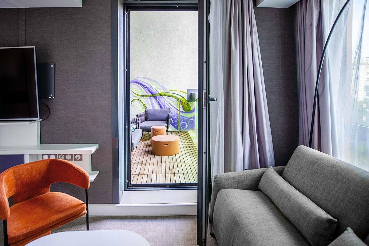 executive room, 1 queen bed | minibar, in-room safe, desk, blackout curtains