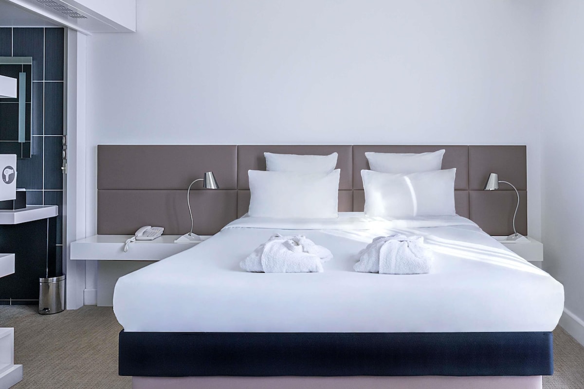 Minibar, in-room safe, desk, blackout drapes