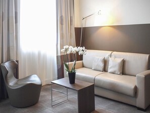 Minibar, in-room safe, desk, soundproofing - Novotel Spa Rennes Centre Gare (Rennes)