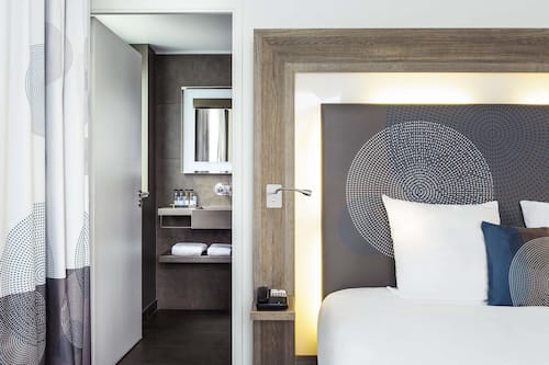 Minibar, Zimmersafe, Schreibtisch, schallisolierte Zimmer