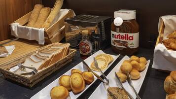 Daily buffet breakfast (EUR 19.5 per person)