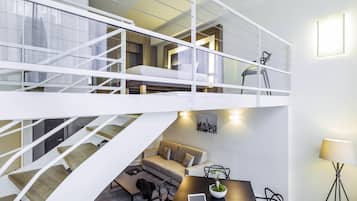Suite, 1 cama matrimonial (Duplex) | Minibar, caja de seguridad en la habitación y escritorio