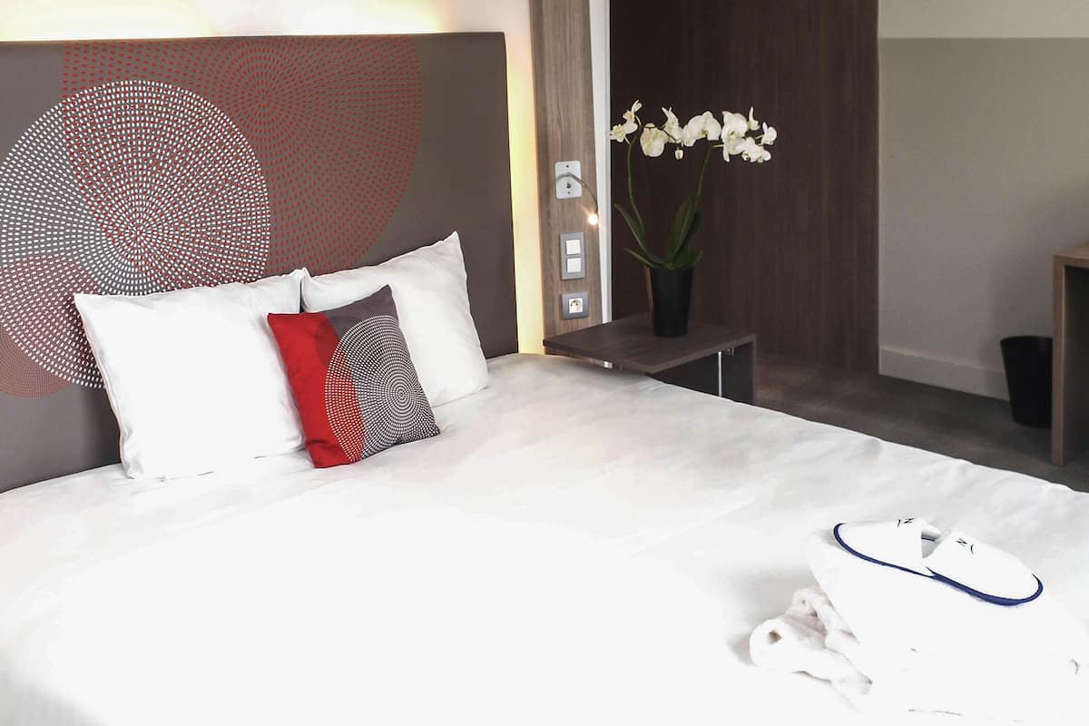 Minibar, in-room safe, desk, soundproofing