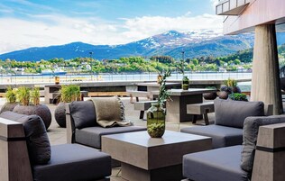 Breakfast, lunch, dinner served; ocean views