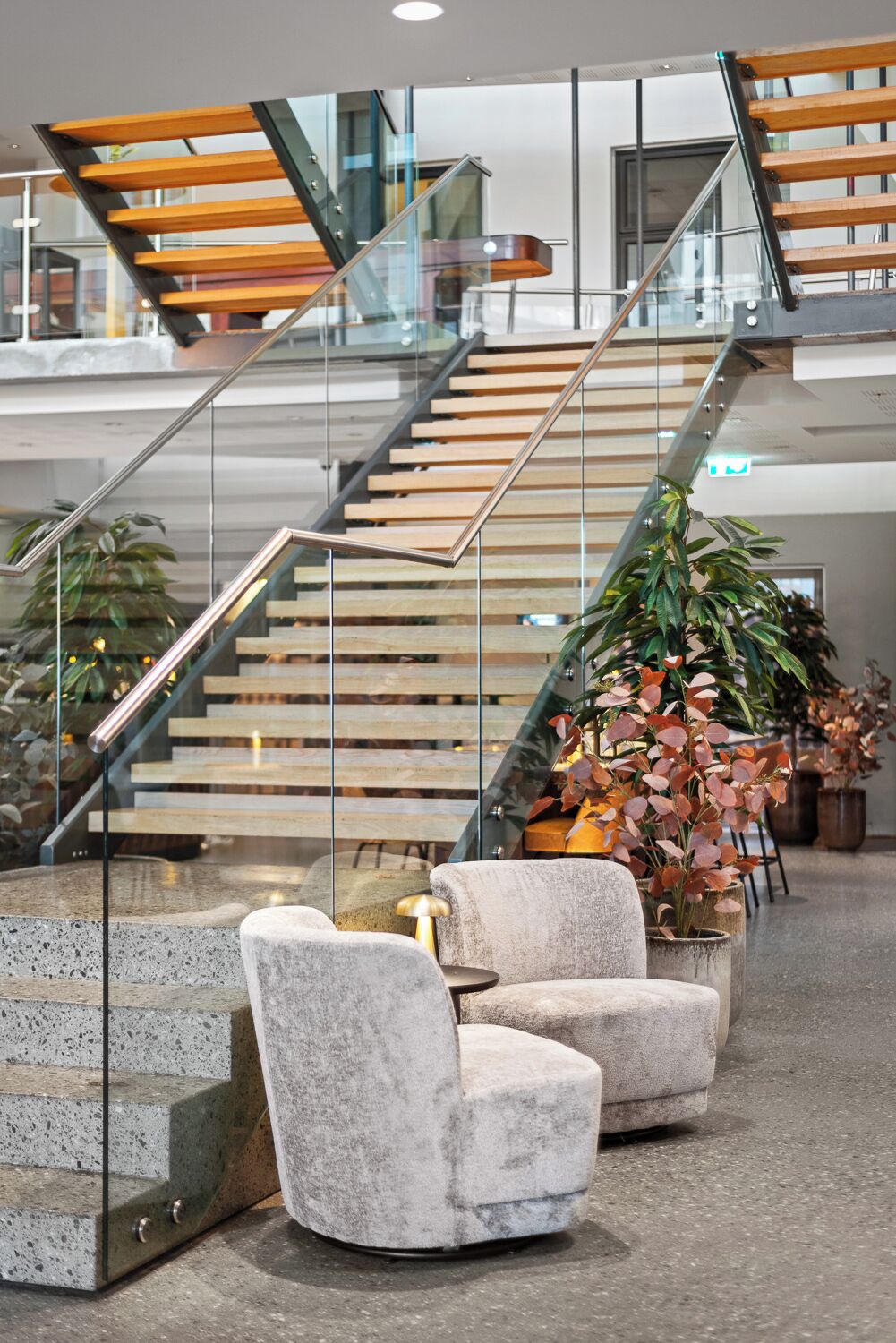 breakfast, lunch, dinner served; sea views