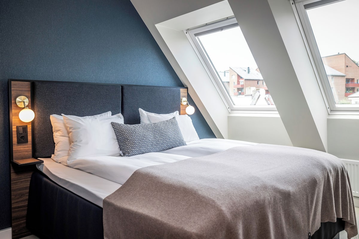 Suite, 1 queensize bed, niet-roken (Upgrade) | Een kluis op de kamer, verduisterende gordijnen